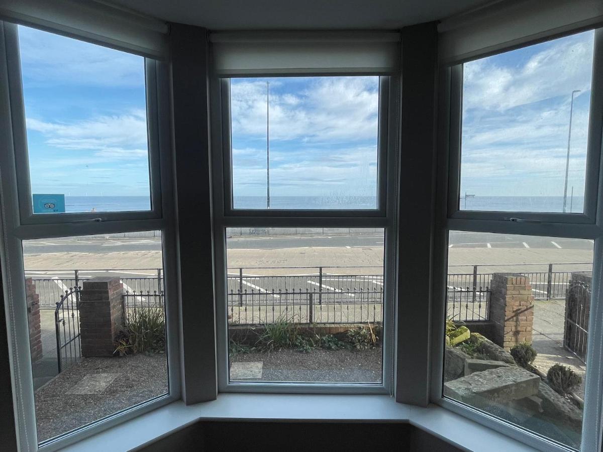 The Beach Front Apartment, Amazing Frontline Sea Views Tynemouth Bagian luar foto