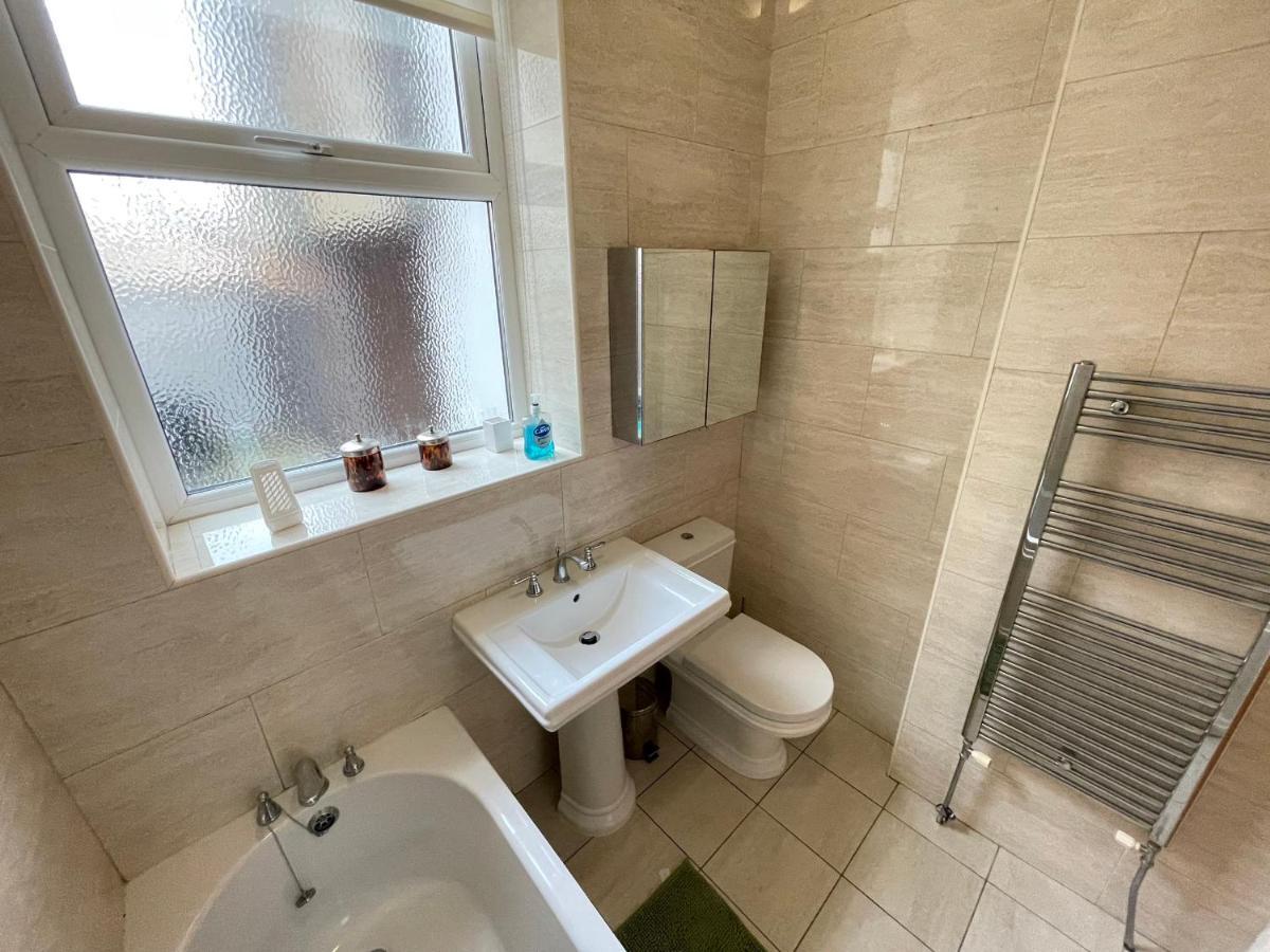 The Beach Front Apartment, Amazing Frontline Sea Views Tynemouth Bagian luar foto